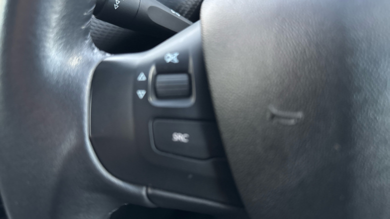 Peugeot 208 1.2 PureTech 82 Signature 5dr [Start Stop] Petrol Hatchback